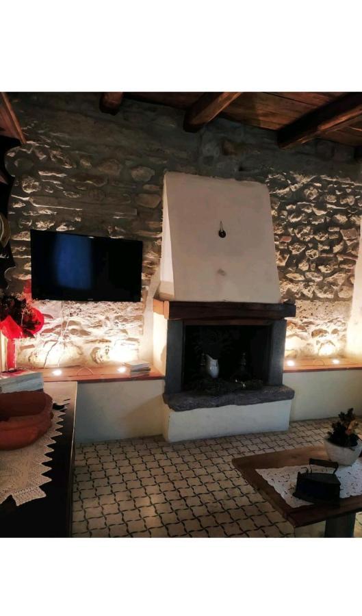 Casa Vacanze Al Colletto - Con Terrazza Panoramica In Centro Storico Vagli di Sotto Экстерьер фото