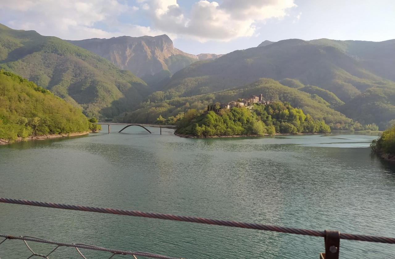 Casa Vacanze Al Colletto - Con Terrazza Panoramica In Centro Storico Vagli di Sotto Экстерьер фото
